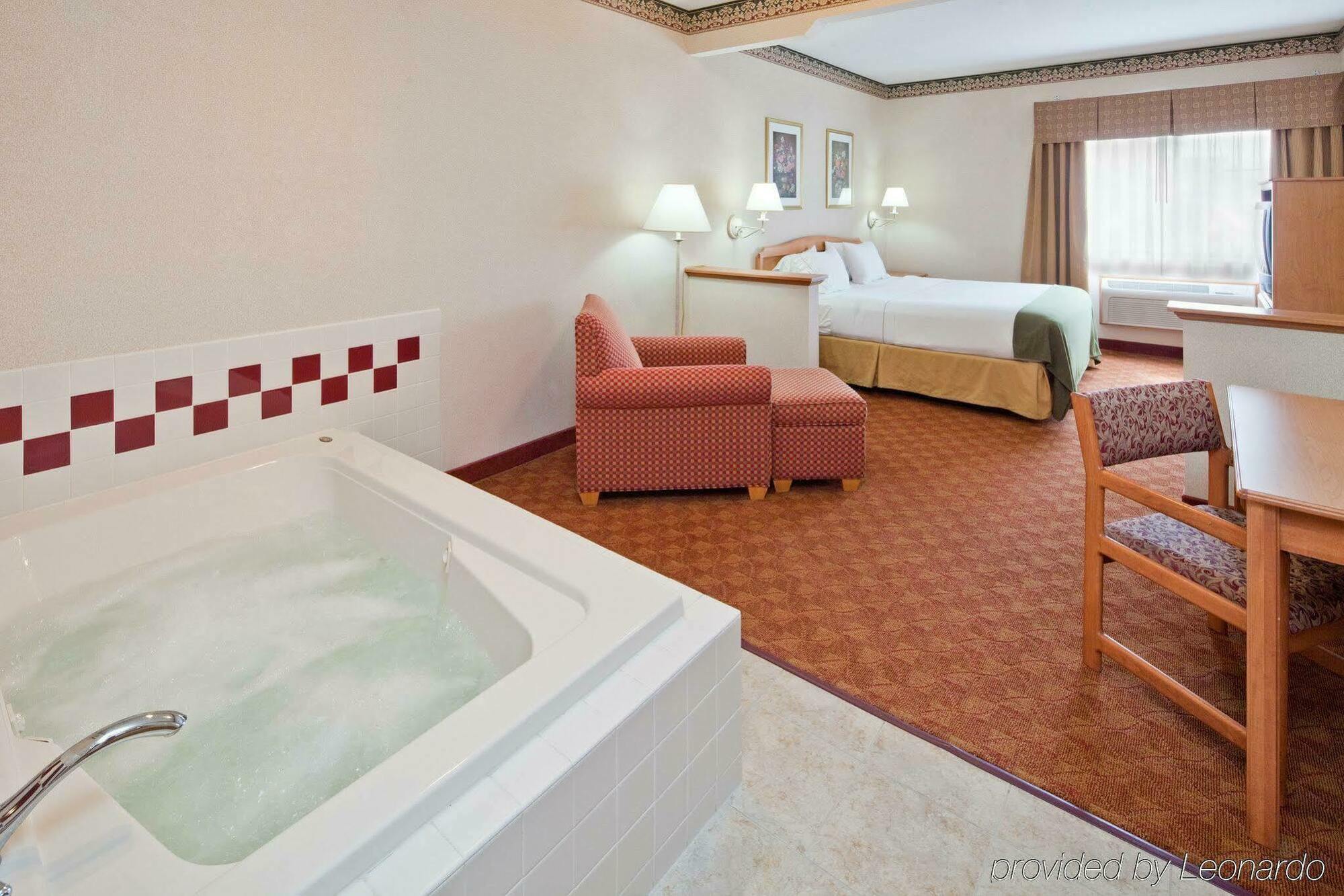 Holiday Inn Express Hotel & Suites Wauseon By Ihg Quarto foto
